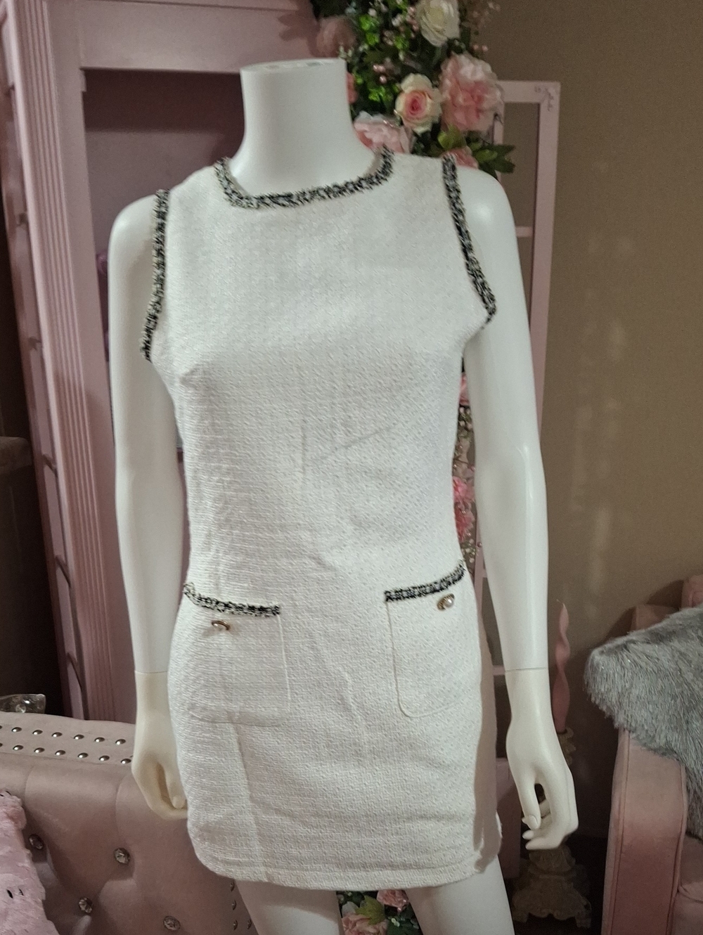 Sleeveless White Tweed Shift Dress with Contrast Trim  NWOT  Size S